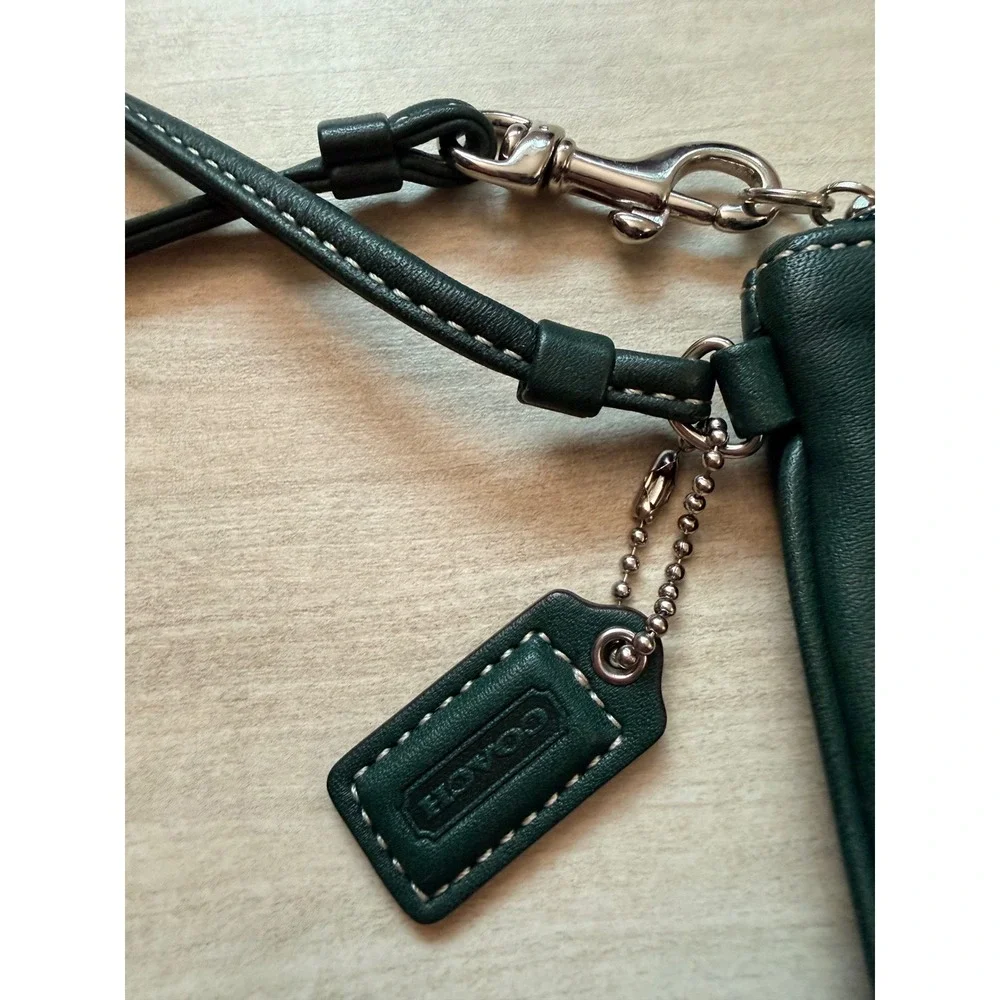 Coach Soho RARE Green Leather Vintage Y2K Soho Wristlet Clutch Bag Hangtag 00s